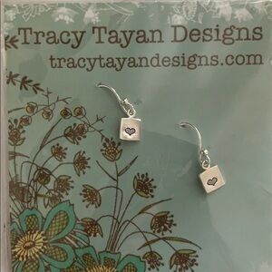 ✨NEW IN PACKAGE✨ tiny heart earrings